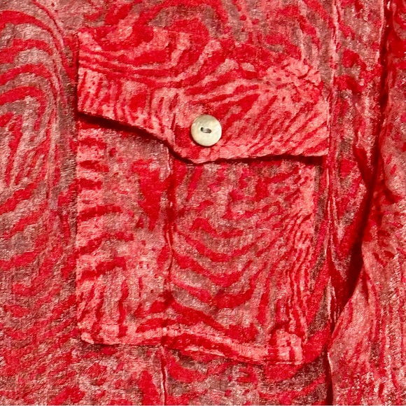 Chico’s Semi Sheer Animal Print 3/4 Sleeve Button Front Blouse Top - Picture 3 of 10